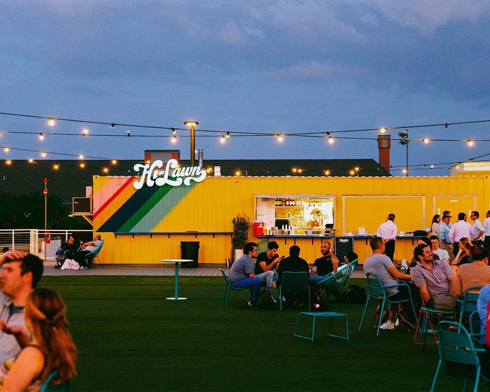 ONE OF DC’S LARGEST ROOFTOPS FOR OUTDOOR DINING, DRINKING + SAFE SOCIALIZING.